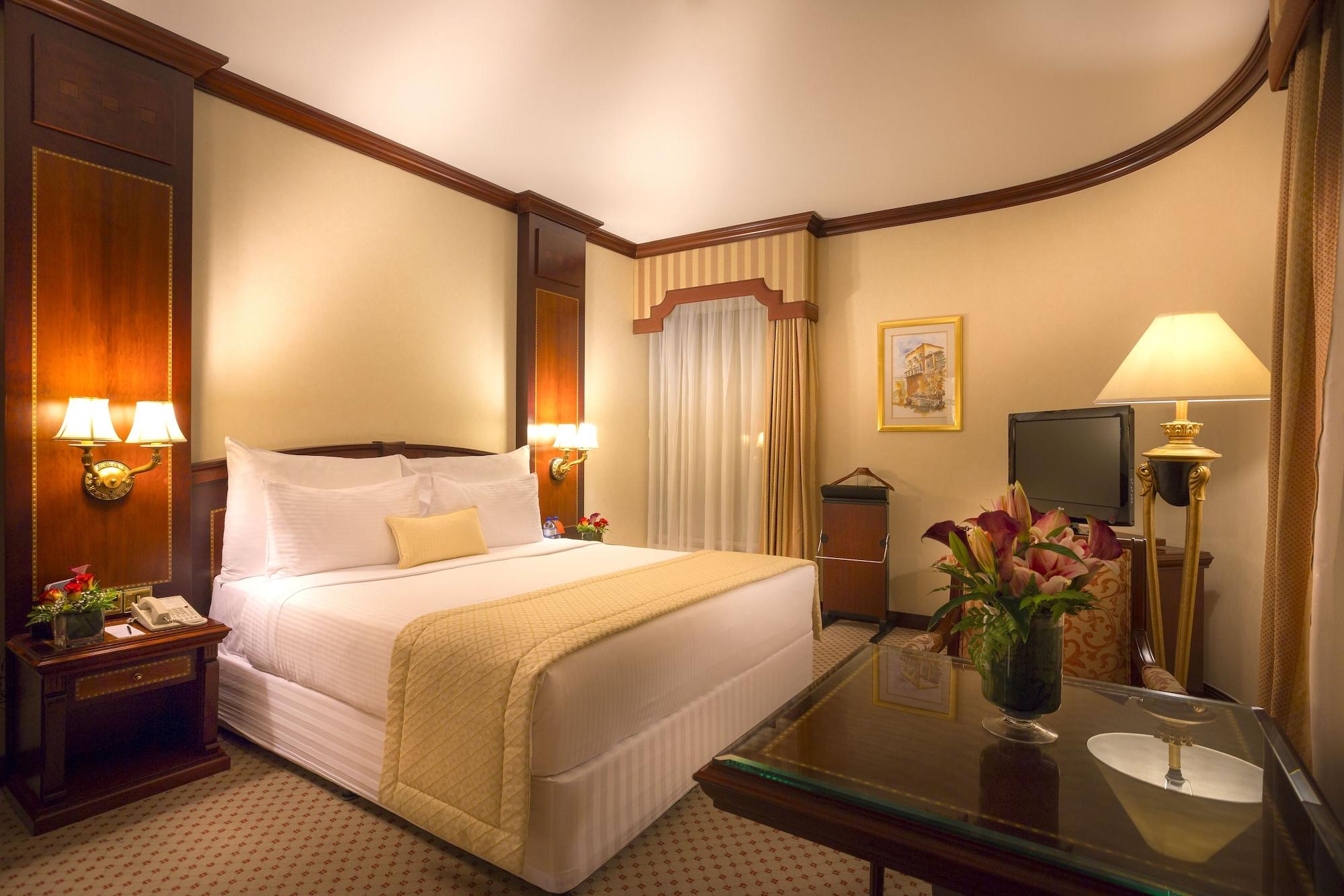 โรงแรมคอร์นิช อาบูดาบี ภายนอก รูปภาพ A room at the hotel