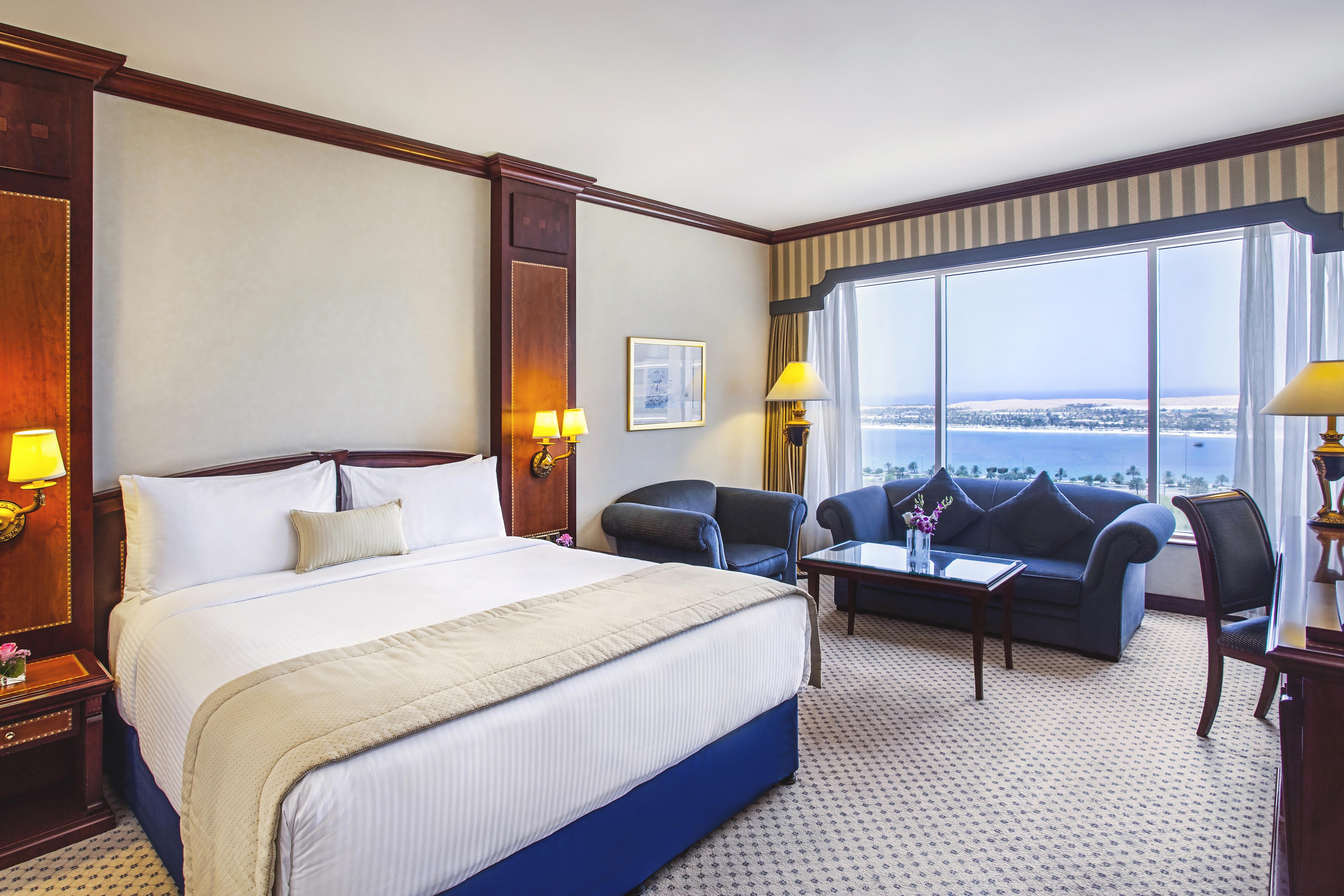 โรงแรมคอร์นิช อาบูดาบี ภายนอก รูปภาพ A room at the Hilton Alexandria Plaza