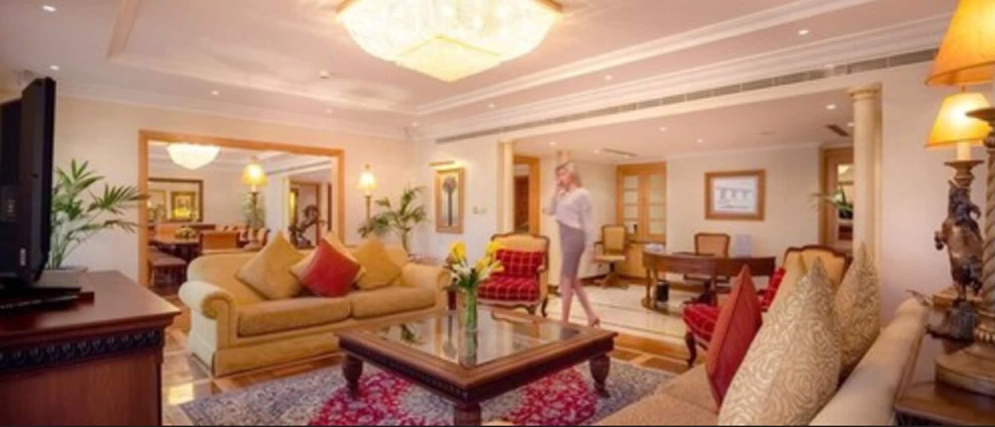โรงแรมคอร์นิช อาบูดาบี ภายนอก รูปภาพ A suite at the Taj Mahal Palace, Mumbai