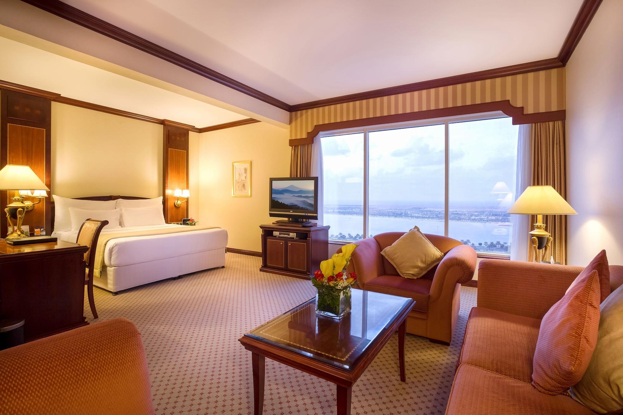 โรงแรมคอร์นิช อาบูดาบี ภายนอก รูปภาพ A suite at the hotel