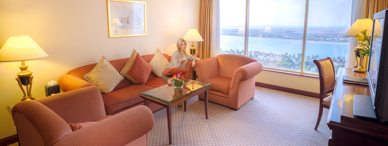 โรงแรมคอร์นิช อาบูดาบี ภายนอก รูปภาพ A suite at the hotel
