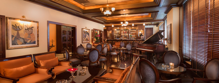 โรงแรมคอร์นิช อาบูดาบี ภายนอก รูปภาพ The piano bar at the Taj Bengal