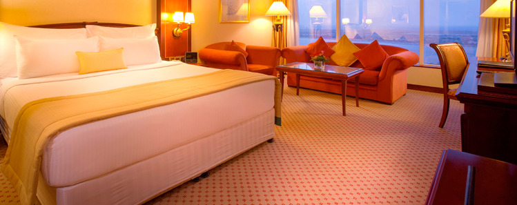 โรงแรมคอร์นิช อาบูดาบี ภายนอก รูปภาพ A room at the hotel