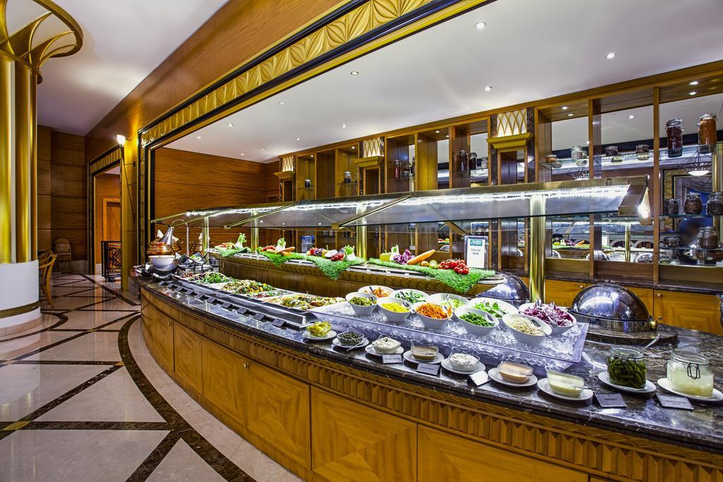 โรงแรมคอร์นิช อาบูดาบี ภายนอก รูปภาพ A salad bar