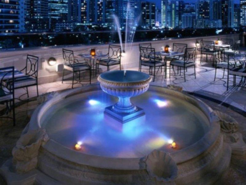 โรงแรมคอร์นิช อาบูดาบี ภายนอก รูปภาพ Fountain at the top of the hotel