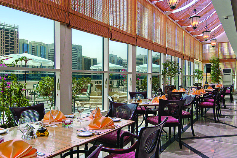 โรงแรมคอร์นิช อาบูดาบี ภายนอก รูปภาพ The restaurant