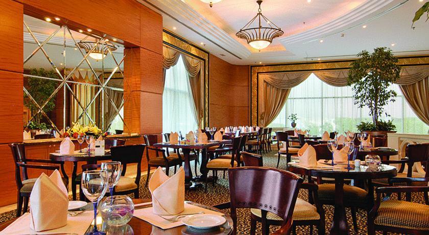 โรงแรมคอร์นิช อาบูดาบี ภายนอก รูปภาพ The restaurant