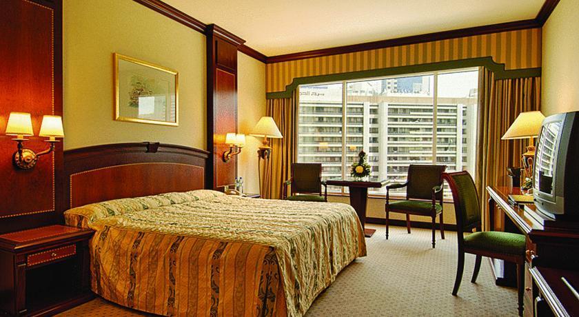 โรงแรมคอร์นิช อาบูดาบี ห้อง รูปภาพ A room at the hotel