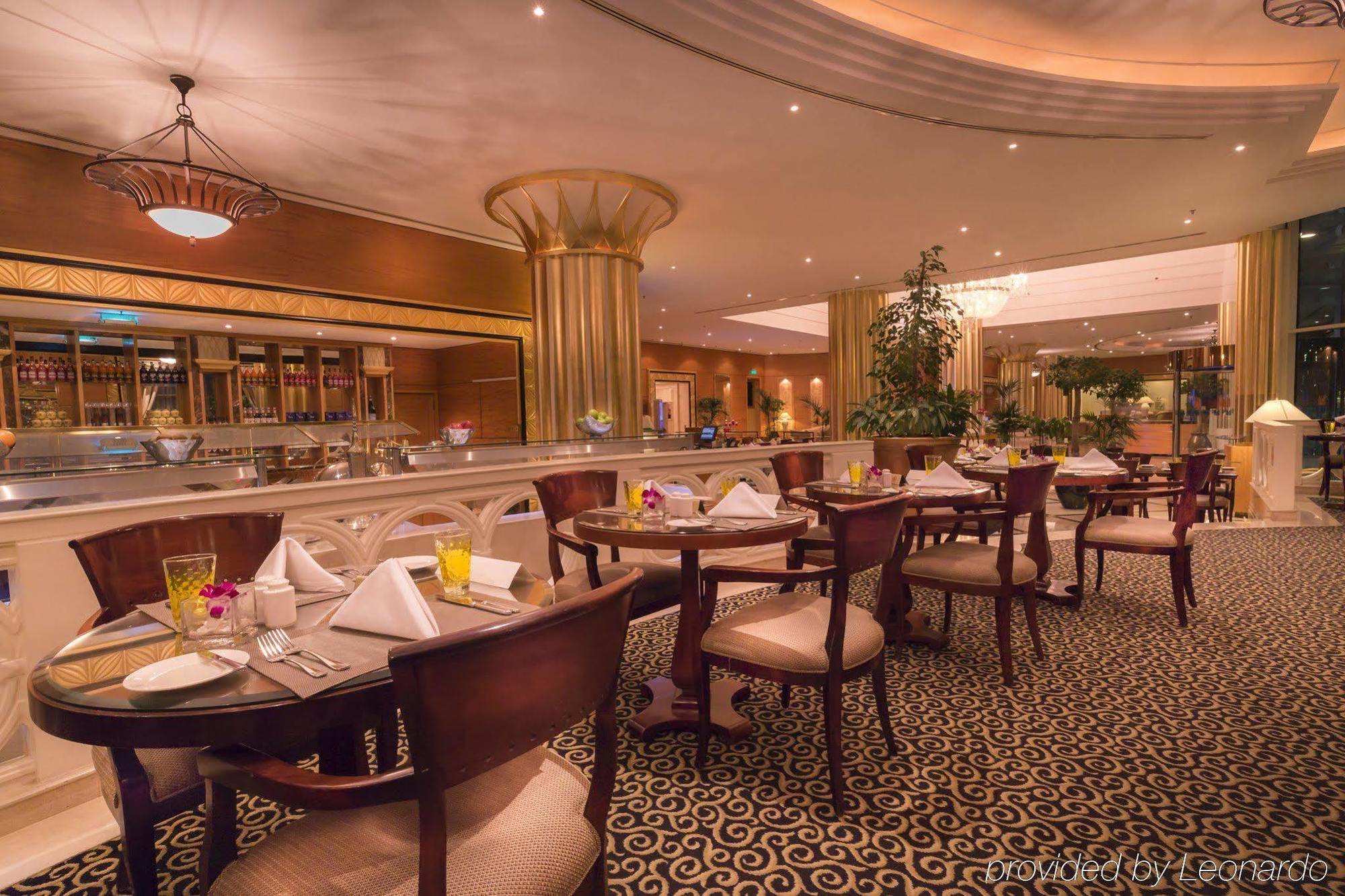 โรงแรมคอร์นิช อาบูดาบี ภายนอก รูปภาพ The restaurant