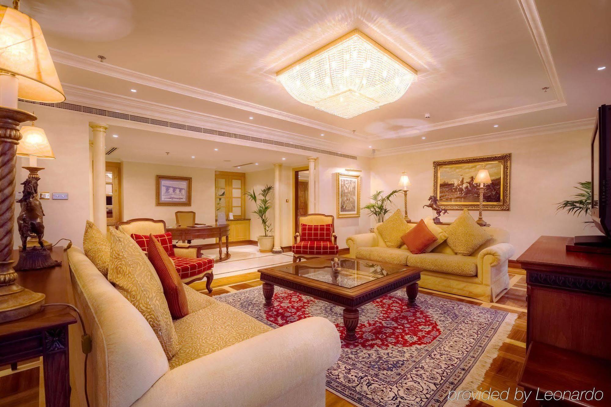 โรงแรมคอร์นิช อาบูดาบี ห้อง รูปภาพ A suite at the Taj Mahal Palace, Mumbai