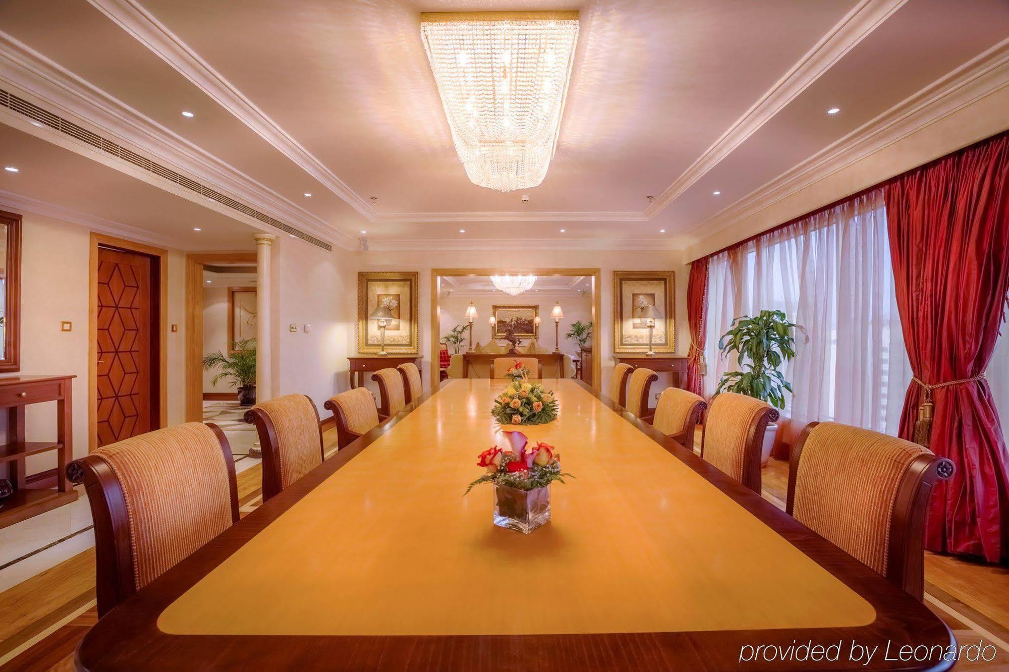 โรงแรมคอร์นิช อาบูดาบี ภายนอก รูปภาพ Boardroom