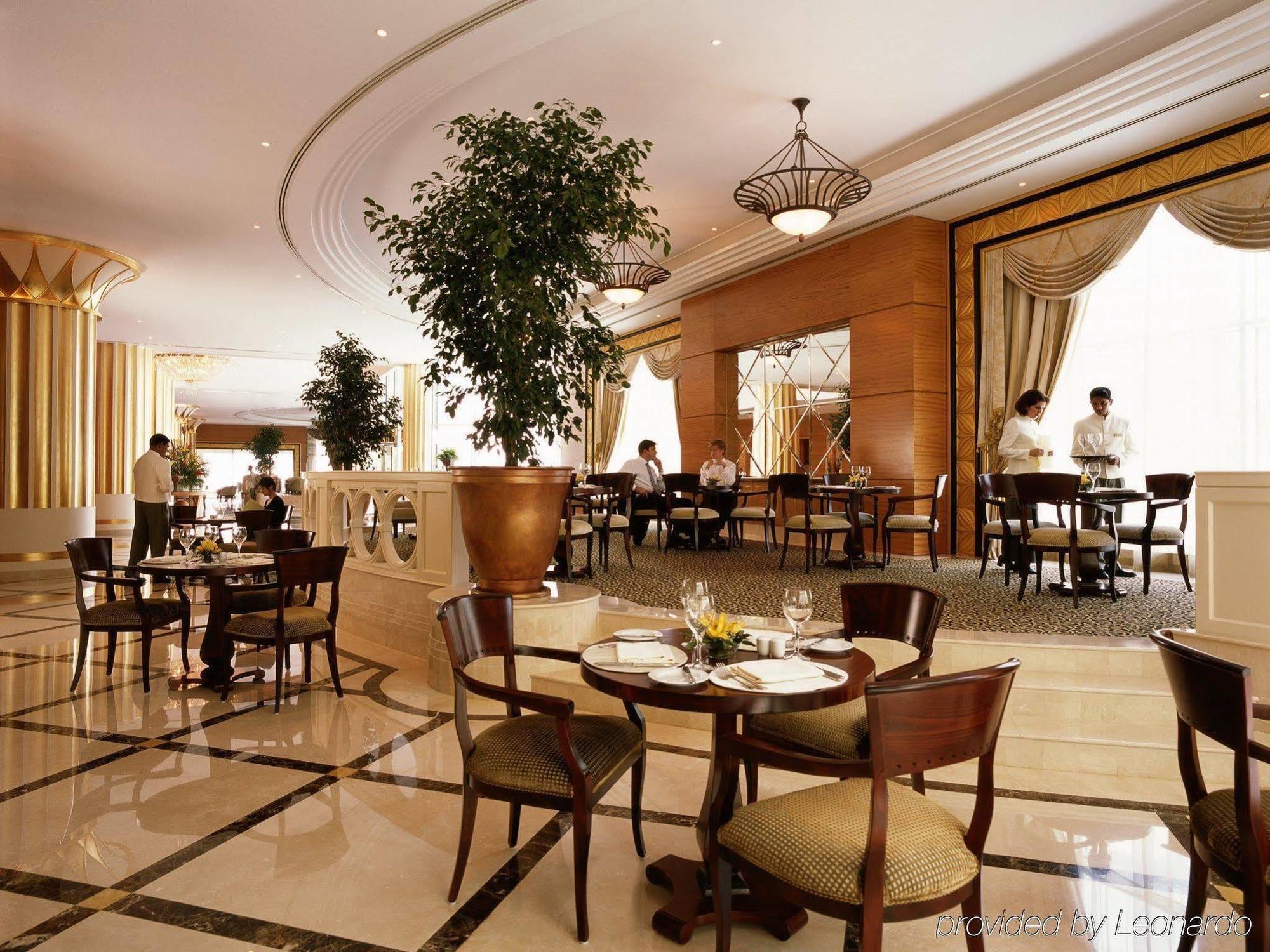 โรงแรมคอร์นิช อาบูดาบี สิ่งอำนวยความสะดวก รูปภาพ The restaurant