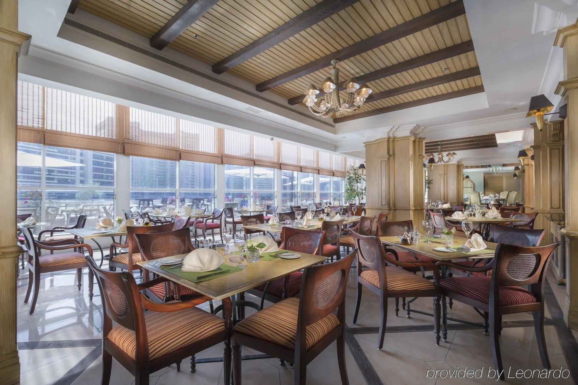 โรงแรมคอร์นิช อาบูดาบี ภายนอก รูปภาพ The restaurant