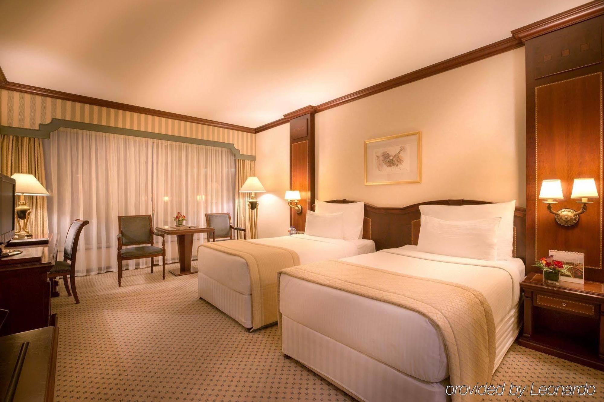โรงแรมคอร์นิช อาบูดาบี ภายนอก รูปภาพ A room at the InterContinental