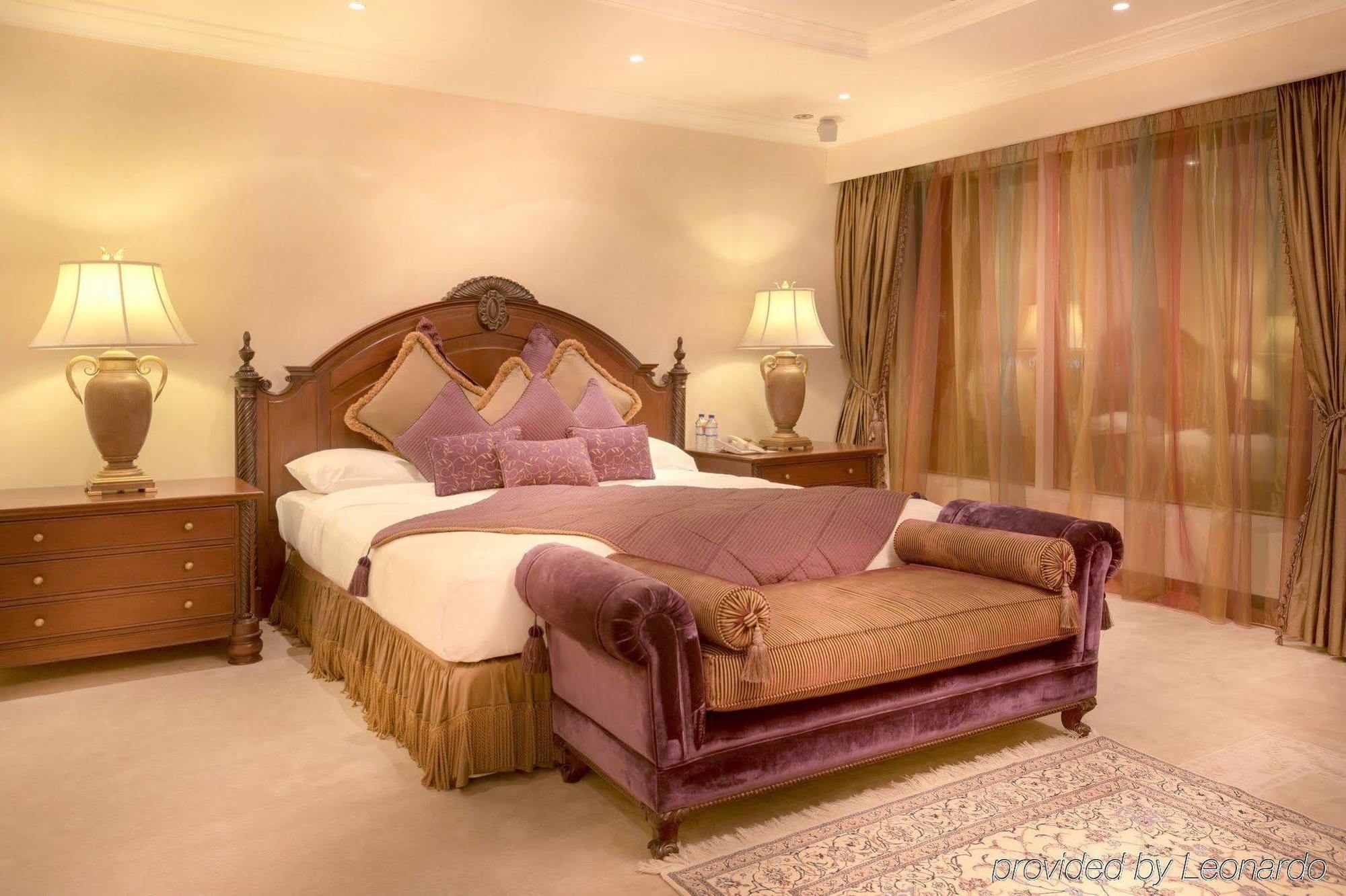 โรงแรมคอร์นิช อาบูดาบี ภายนอก รูปภาพ A bedroom at the hotel