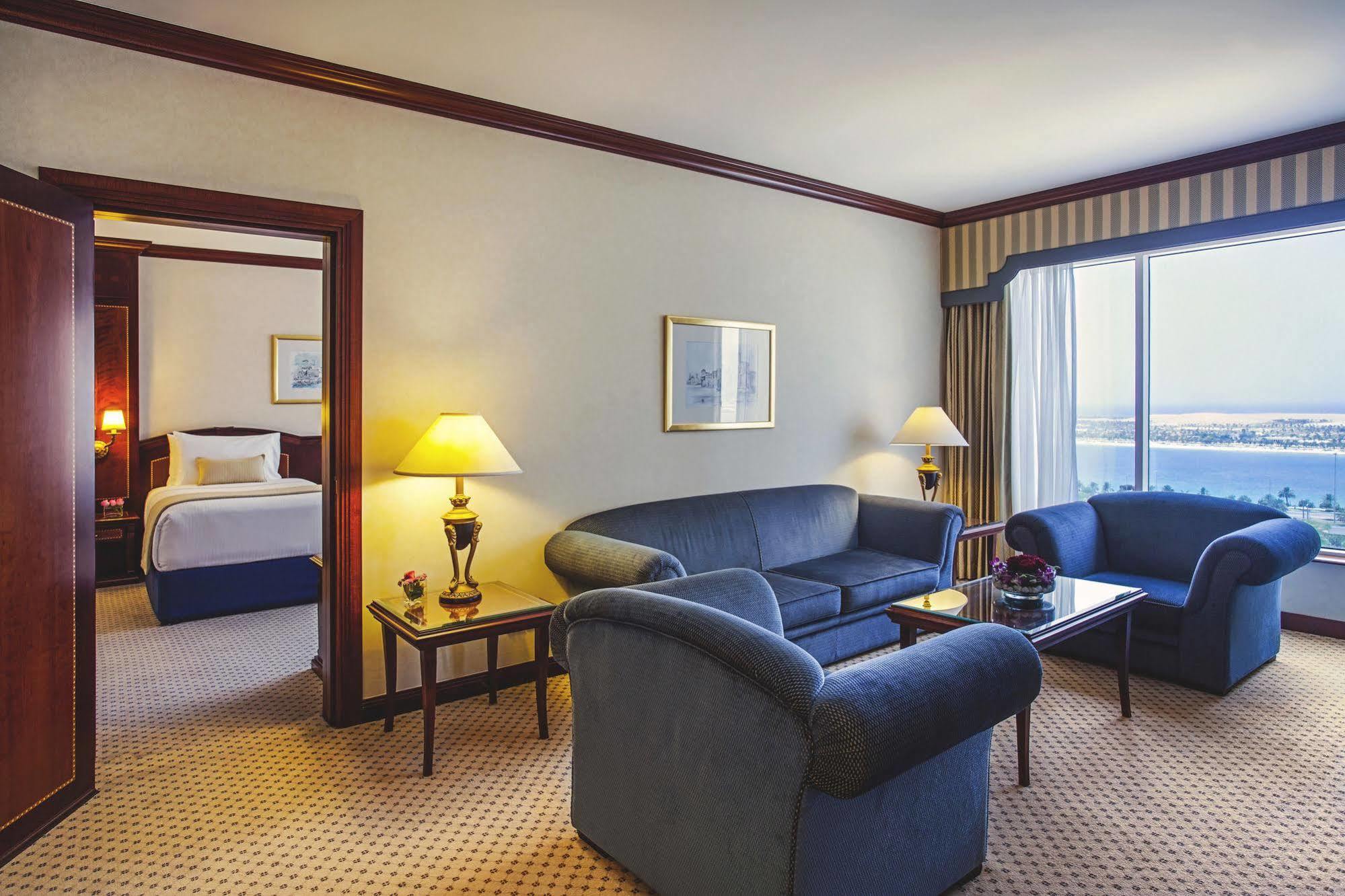 โรงแรมคอร์นิช อาบูดาบี ภายนอก รูปภาพ Suite